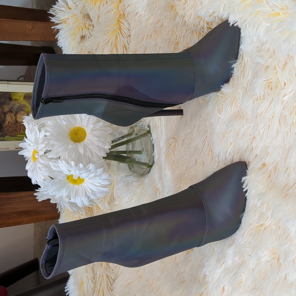 ππ’π Steve Madden Whimsy Reflective Bootiesππ’π - Picture 4 of 15